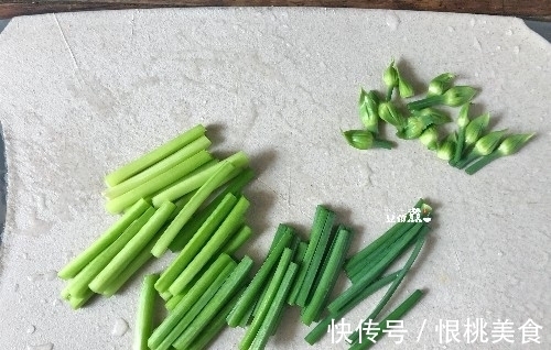 炒木耳|炒个木耳,噼噼啪啪响,锅要炸了一样,只需一个小窍门,就能解决