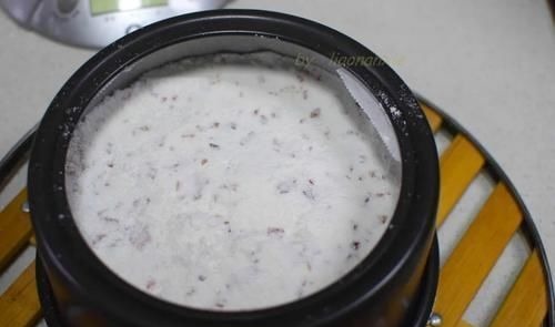 这个小点心,不用揉面不用发酵,一搓一蒸就做好,咸口米糕真好吃