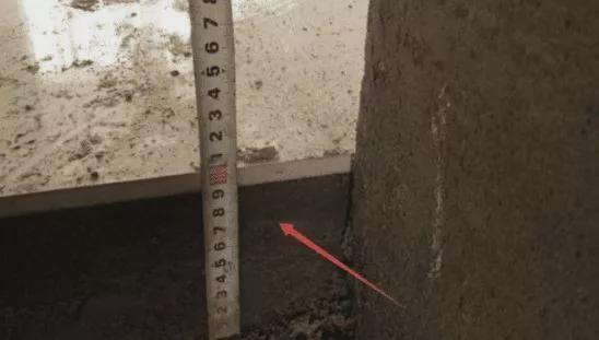 地砖刚铺好,业主就反问师傅你自己家装修会这样做吗