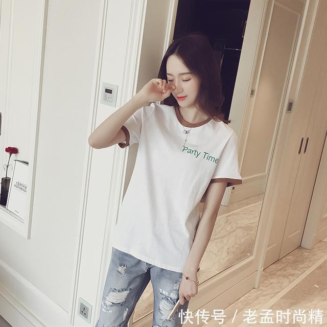 短袖 20岁左右的女生这么穿青春减龄,时尚个性