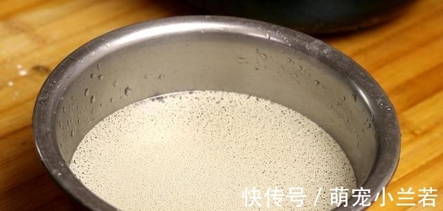 小董|想吃烧饼不用排队买，教你在家做，咬一口直掉渣，做法简单又好吃