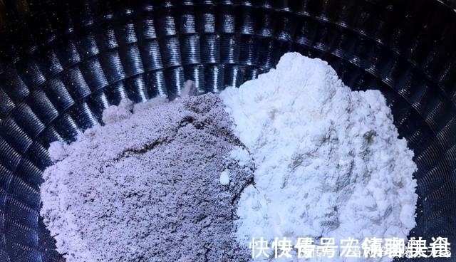 冬天，女人要多吃黑芝麻，简单一蒸暄软香甜，我隔两天就要吃一次