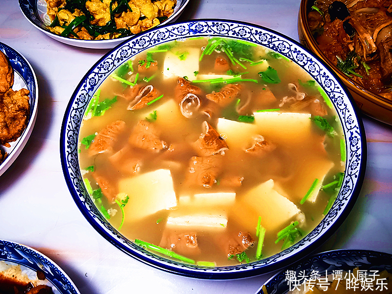 朋友来家做客,花120元做6道菜,朋友你的工资够伙食费吗