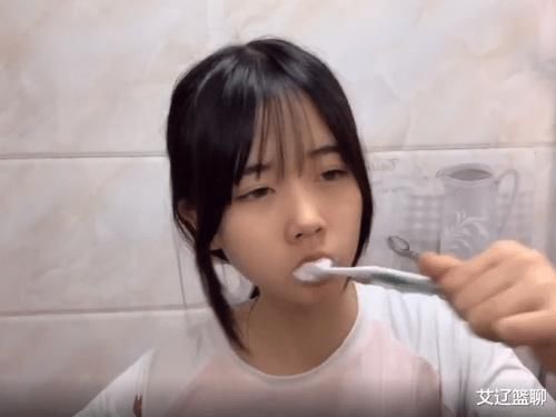 女孩换了款公主切发型后，居然优雅到让男生想