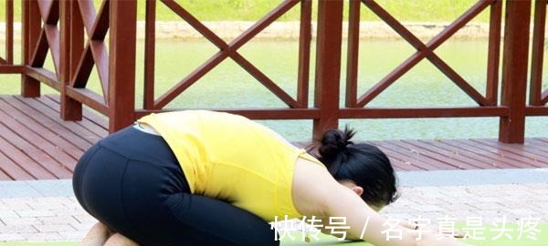 腰颈椎病患者每天睡前5分钟做三个动作,胜过运动1小时!