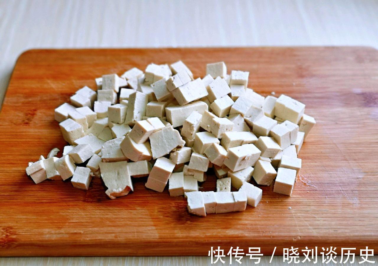 美味佳肴|豆腐这样吃，鲜嫩可口还下饭，不到2块钱，就能做一大盘