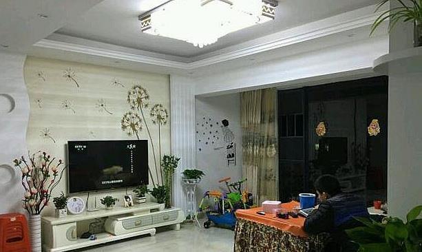 装修|奋斗多年买套二手房,没想到对门邻居挂起八卦镜,太缺德了!