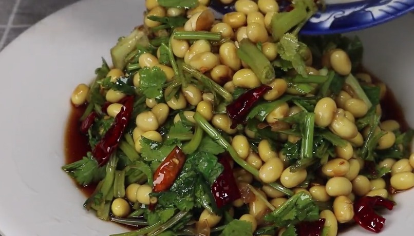 黄豆别打豆浆,教你高龄人最爱的吃法,每天一碗,三高平稳身体棒