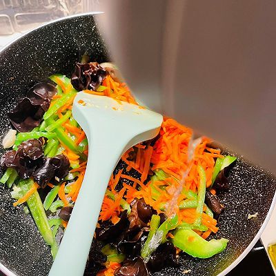 青椒木耳炒鸡蛋