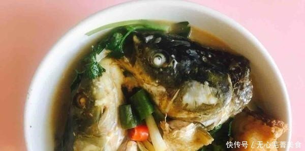 孩子吃鱼总是卡喉咙不喝醋,教你一招,让鱼骨跑出来,省事