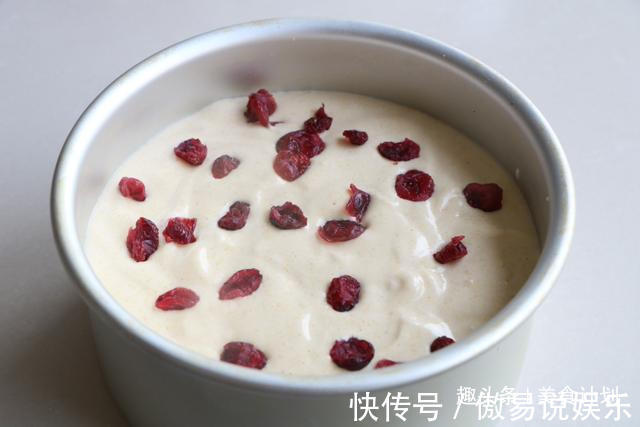 小米里加3个鸡蛋,不用烤不用煎,健脾养胃,我家隔三差五做一锅