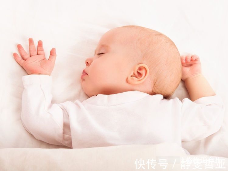 小宝宝|新生儿采用什么样睡姿,对宝宝最好,为什么呢?