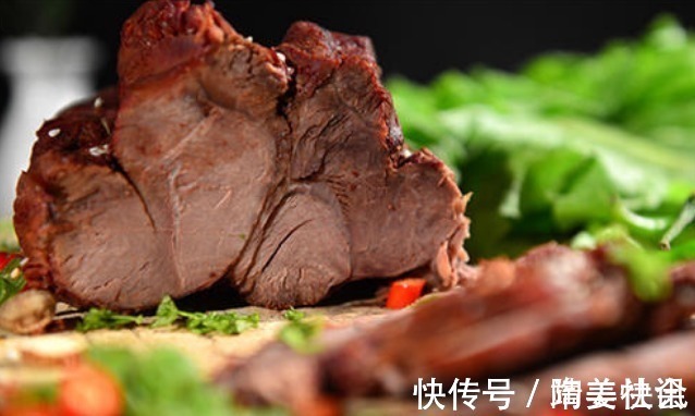 做酱牛肉，只需4种调料，牢记关键3步，牛肉酱香红润，酥烂不塞牙