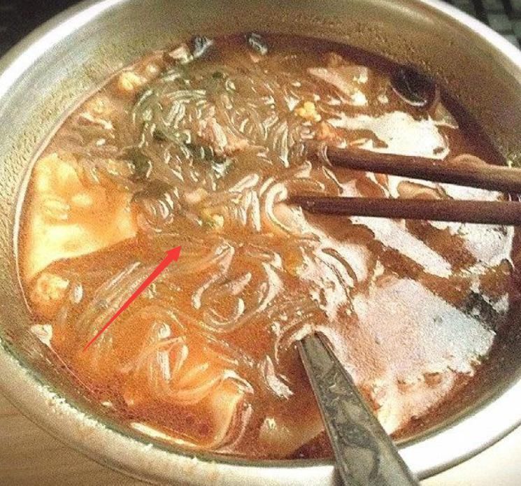 吃麻辣烫时，多拿这“3种食物”，老板虽对你笑，心里却“气跳脚”