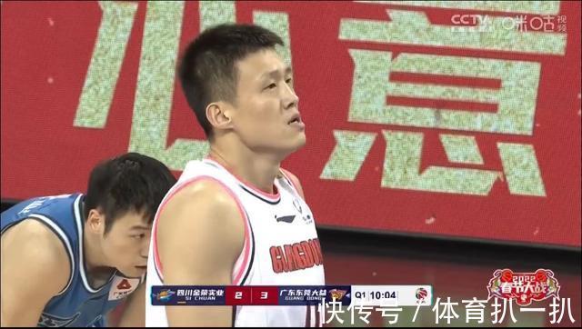 砍分|易建联胡明轩高效砍分,莱多打出气势,广东男篮55-35四川队