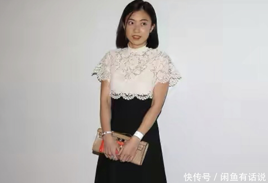 大背头|甘比黑纱裙配大背头亮相,一身行头越来越有阔太范,气质还没跟上