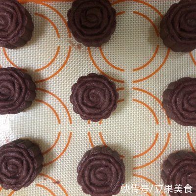 玫瑰红豆酥，弥漫着爱的浪漫