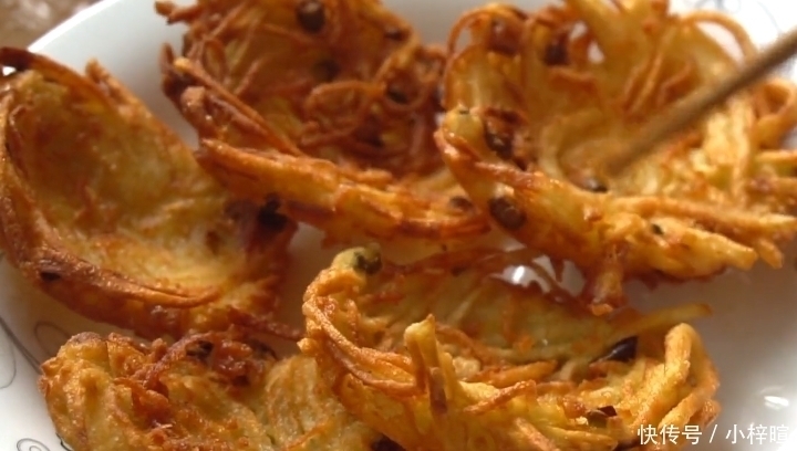 土豆不要炒着吃了,2分钟教你最新做法,金黄酥脆,比薯片还好吃