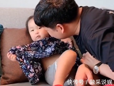小棉袄|“史上最嫌弃爸爸”版萌娃火了,这怕是一件漏风了的“小棉袄”