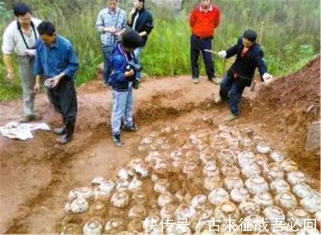 椁室|挖地基发现明朝古墓，全部墓墙都用青花瓷堆成，专家：从没见过