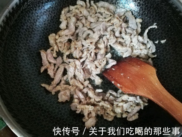 酱肉丝|炒京酱肉丝，牢记几个技巧，肉丝滑嫩可口，酱香味浓郁，卷饼真香