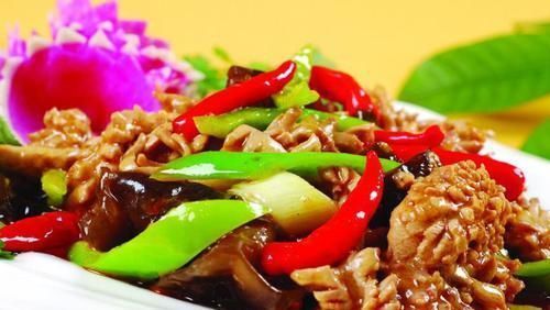 这道菜是宴客硬菜,贵是贵了点,鲜香美味,很多人爱吃不会做