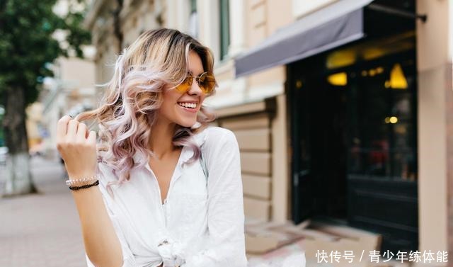 气质感|女人戴手镯还是手表好看三个理由告诉你,别再戴错让人笑话!