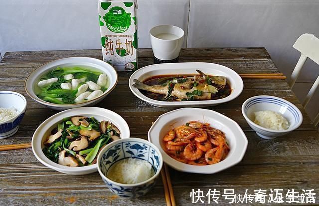 带儿子走亲戚,小姑子做了三菜一汤热情款待,吃完后我深深叹服