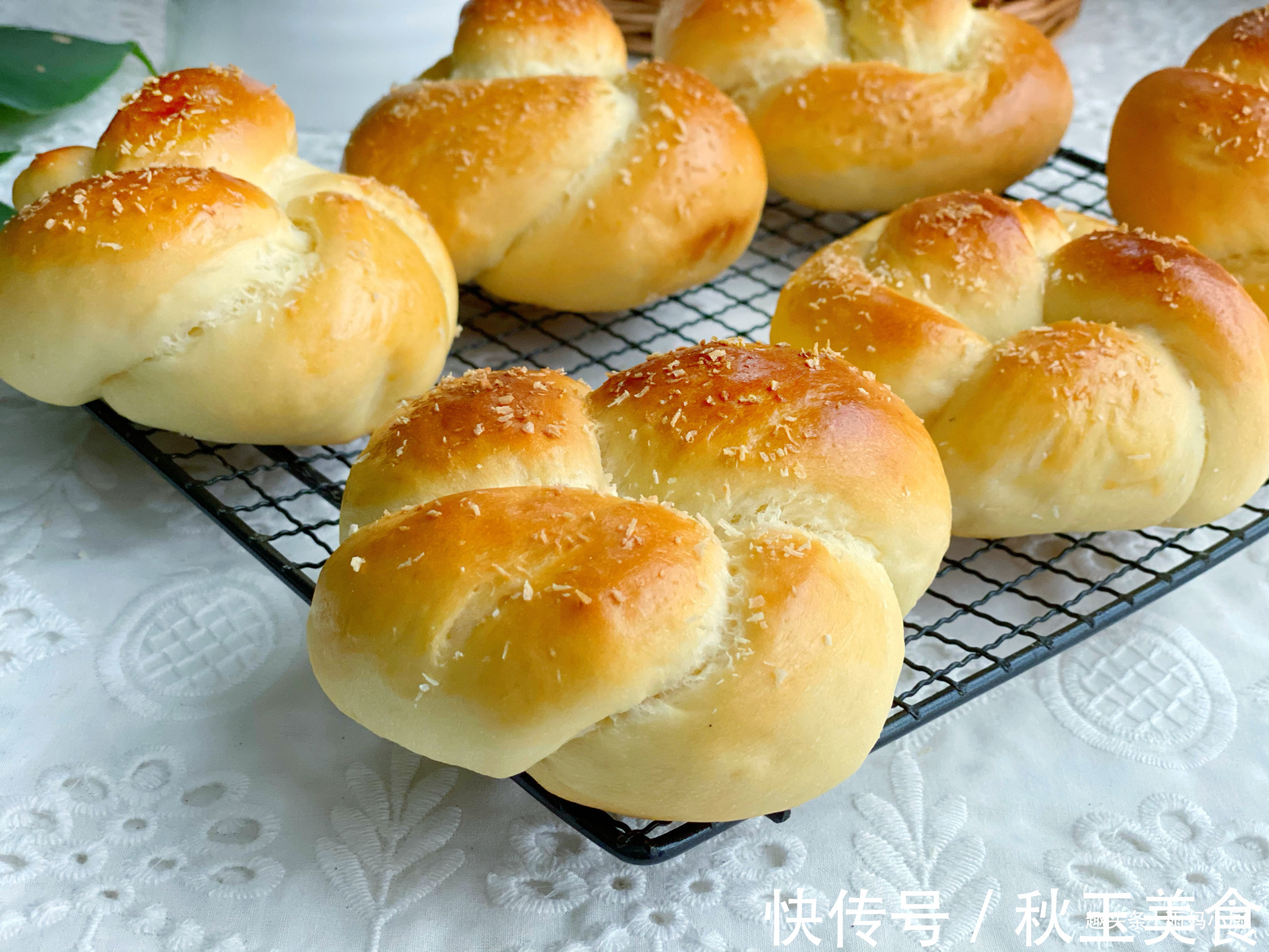 发酵|小面包按这个配方做，松软拉丝又美味，零难度新手一次成功