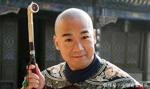 太守|纪晓岚幼年时，知府给他出一上联，他对出两个下联，让知府自己选