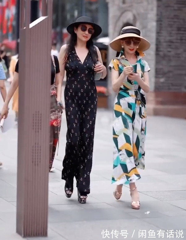 腰线|武汉60岁阿姨穿衣真讲究，连衣裙+草帽尽显法式优雅，减龄又气质