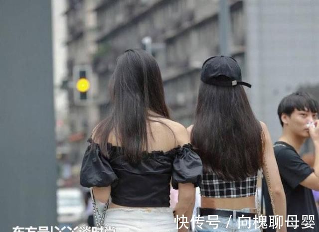双胞胎|双胞胎眼光真不错,同穿一件短裤,左边的更魅力十足吧