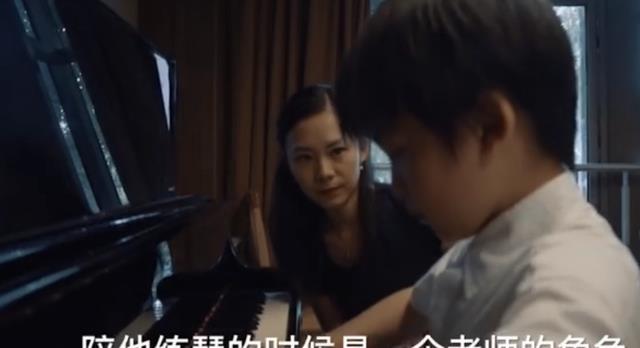 小西装|在你“玩泥巴”的年纪,人家钢琴已经过十级,这就是努力的意义