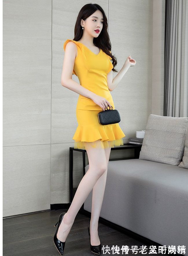 高跟鞋 一款特色的鱼尾包臀裙,展示自己娇艳的气质,冠压群芳风华绝代