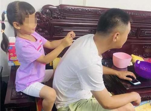 父母|30多岁“巨婴”专业啃老,生活奢华安逸,妈妈:“她还是个孩子”