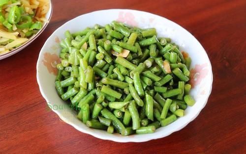 豆角|儿子收到录取通知书，晚餐四道家常菜，邻居怪不得你家孩子低调