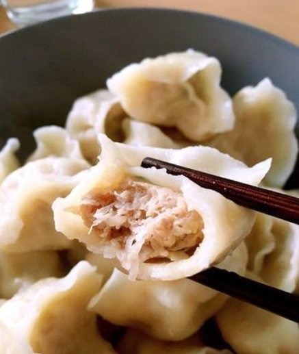 做萝卜肉馅的饺子时，记住这1个技巧，萝卜味美不出水