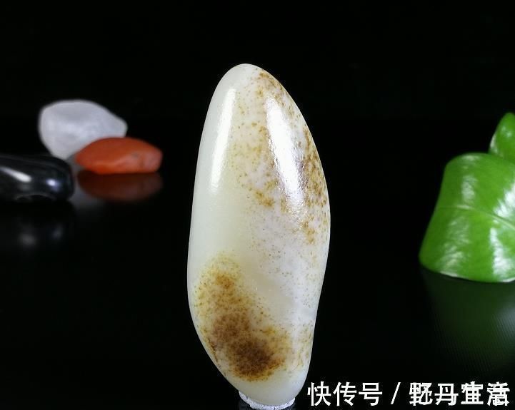 籽儿@大自然的鬼斧神工造就独特的奇石,纯天然的艺术品,给网友欣赏下