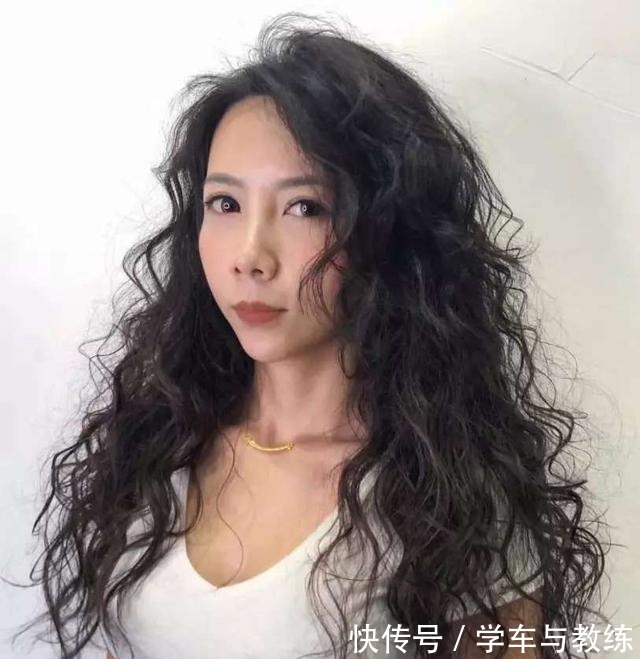 发尾 不喜欢短发的中年女人,为啥不试试这三种发型呢好打理又显年轻!
