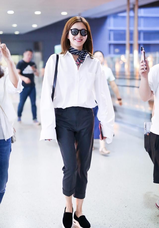 别小看一条丝巾,夏日想搭出活力全靠它,8种时髦系法简单又出彩