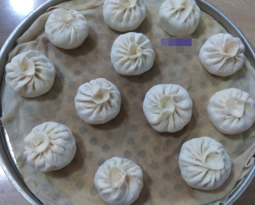 这个包子没有肉却特别鲜，只用俩食材，一个负责香，一个负责鲜！