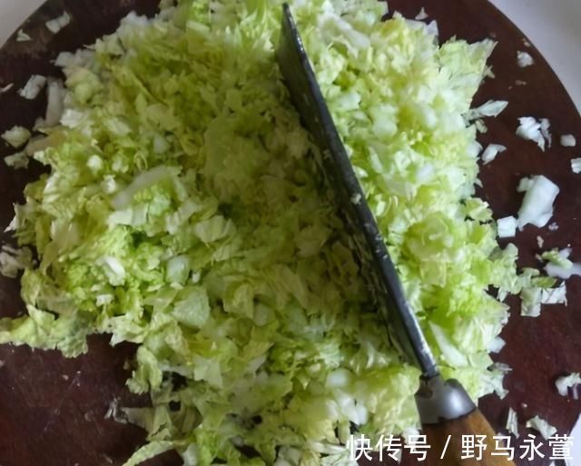 味道|做白菜馅饺子,牢牢记住“两不放”,饺子味道香,还鲜嫩多汁