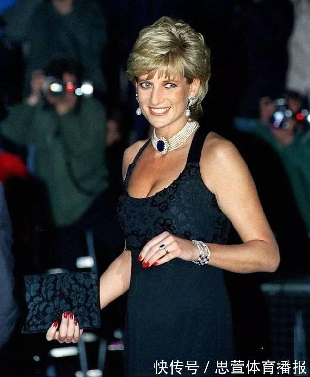 蓝宝石@戴安娜秀的订婚钻戒6万美元就能买到,再看卡米拉的:到底是真爱