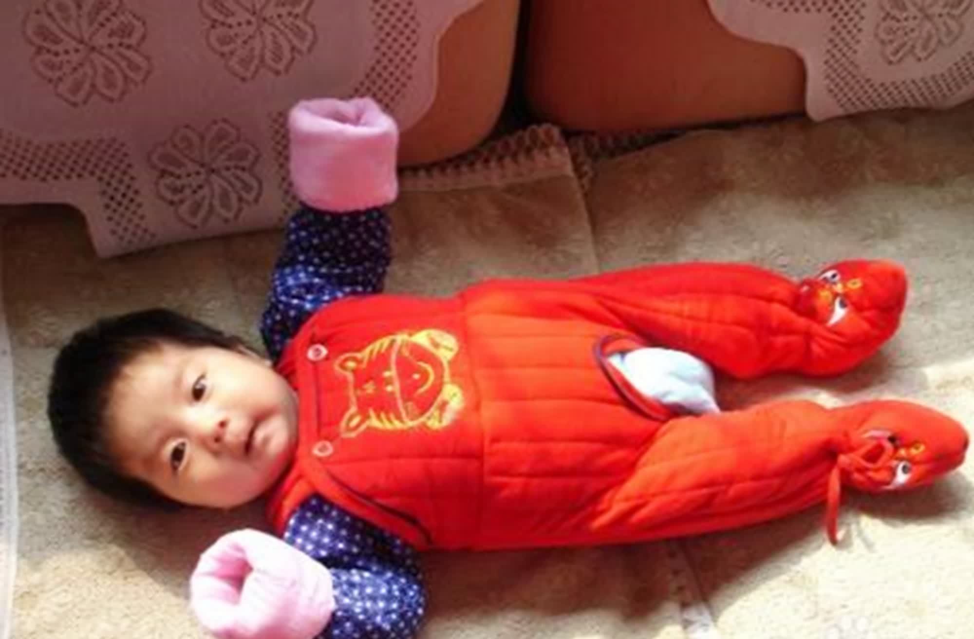 安全感|抱着睡、放下醒的“睡渣”宝宝,你家有同款吗?这几招或许有效