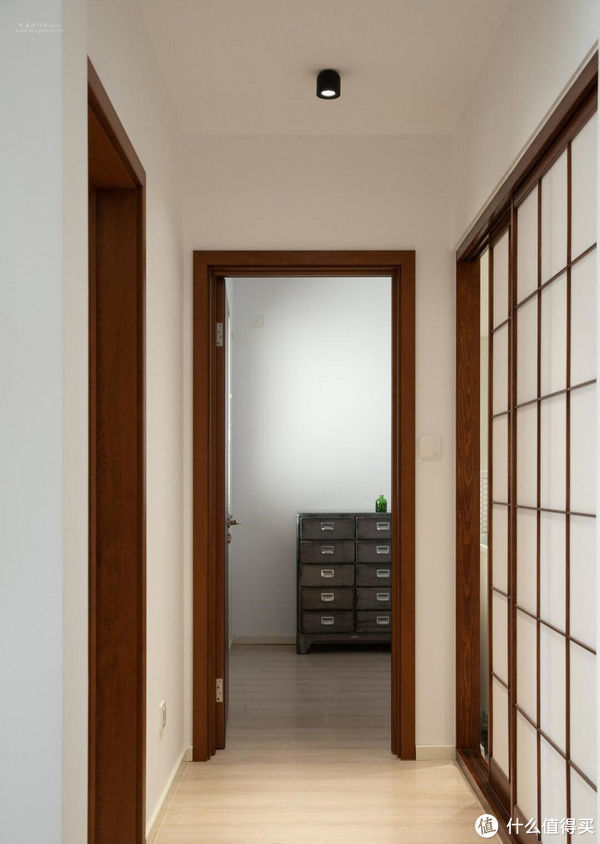 餐厅|80后太太的“穷装”新居火了,大白墙不吊顶,却被评为最美盐系家