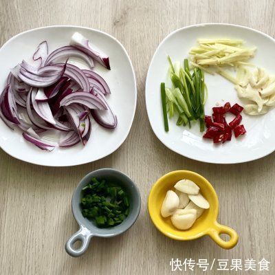 鲈鱼不止可以清蒸,这么做大人小孩抢着吃,酱香浓郁,回味无穷