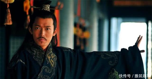 孙权|刘备举兵伐吴的时候，曹丕选择按兵不动，是正确的还是错误的