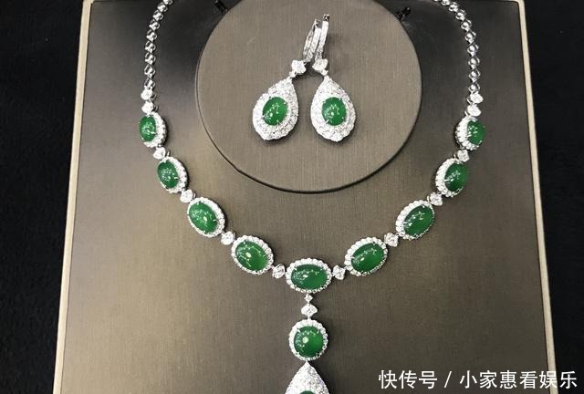 小黄|十四颗满绿蛋面,重新设计成套装项链和耳环,是种什么体验