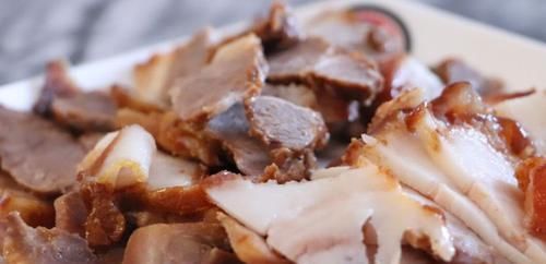 猪头肉上的肥肉，为什么比普通肥肉香？经常食用到底好不好？