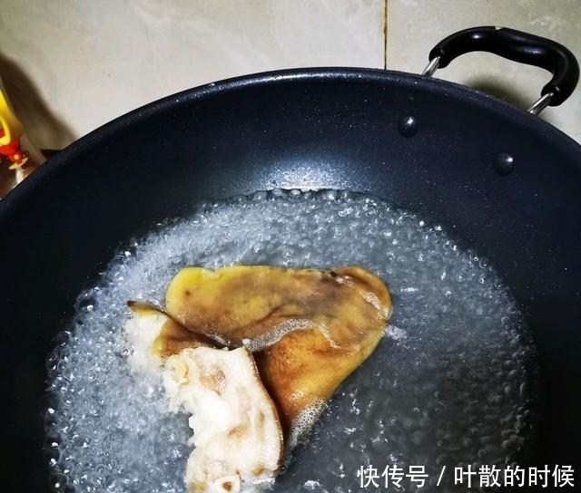 猪耳朵还能这么做?豆豉焖猪耳朵,味道鲜美